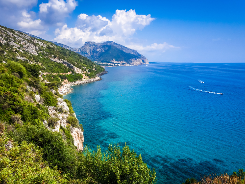 Selvaggio blu hiking trail sardinia